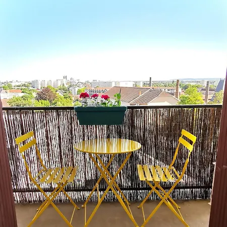 Apartment Cozy With Balcony At Lucie&jeremie Gare